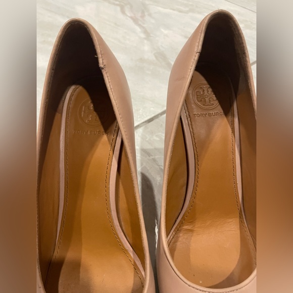 Pre loved Tory Burch Wedges size 7. - Picture 2 of 4